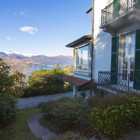 Villa Laveno-mombello Sleeps 8 Pool *