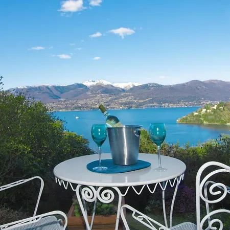 Laveno-mombello Sleeps 8 Pool Villa *