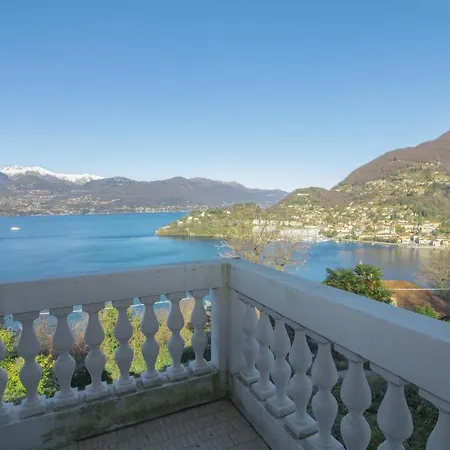 Laveno-mombello Sleeps 8 Pool