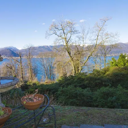 Villa Laveno-mombello Sleeps 8 Pool