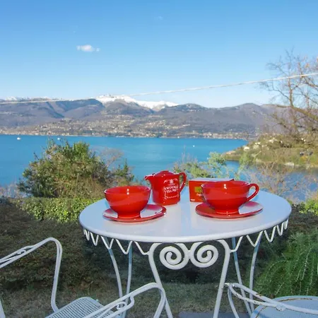 Laveno-mombello Sleeps 8 Pool Villa