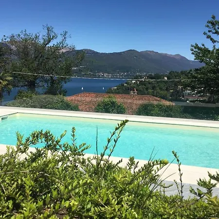 Villa Laveno-mombello Sleeps 8 Pool *