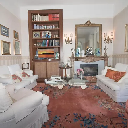 Villa Laveno-mombello Sleeps 8 Pool *