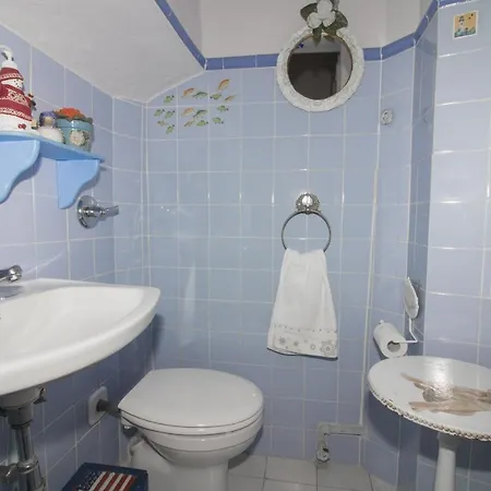 Laveno-mombello Sleeps 8 Pool Villa *