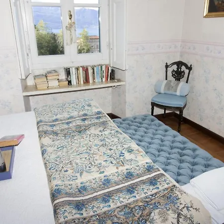 Laveno-mombello Sleeps 8 Pool Villa *